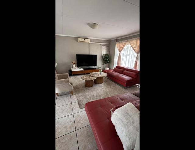 3 BEDROOM TOWNHOUSE FOR SALE IN VANDERBIJLPARK SE 3